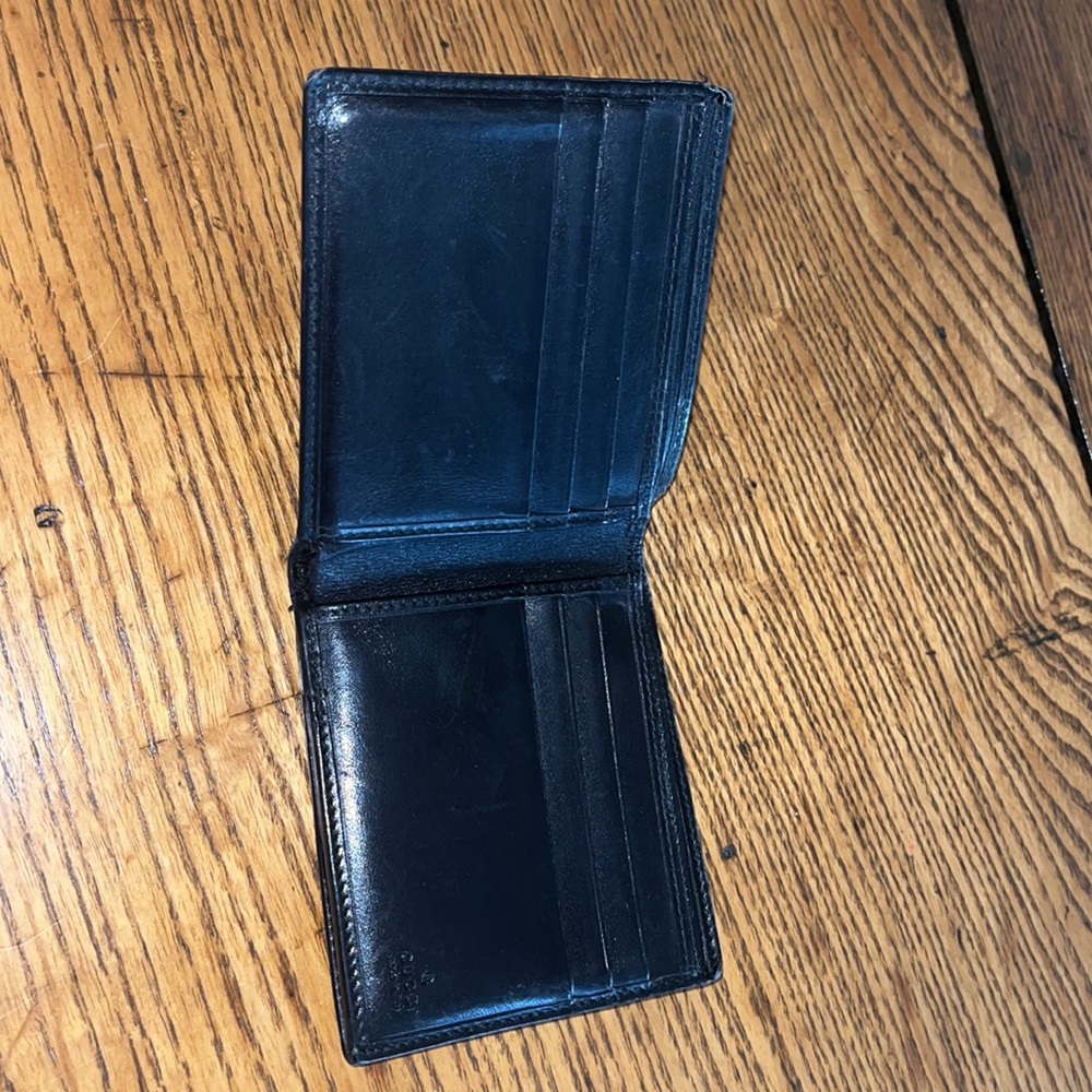 Authentic GUCCI Black Smooth Leather Silver G Logo Men’s Bifold Wallet (Unisex) - Picture 3 of 14
